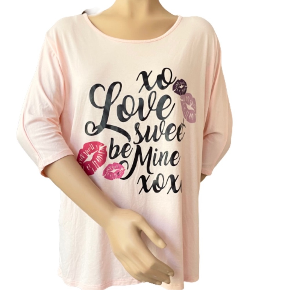 Pink 3/4 sleeve tshirt with lips for Valentine’s Day size M
